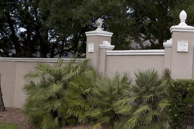 Custom Stucco Fence 031
