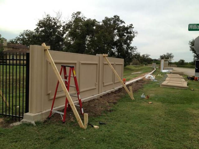 Custom Stucco Fence 038
