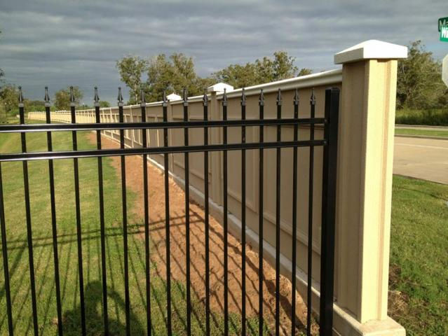 Custom Stucco Fence 035