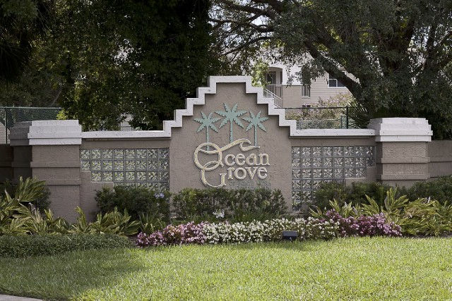Custom Stucco Fence 009